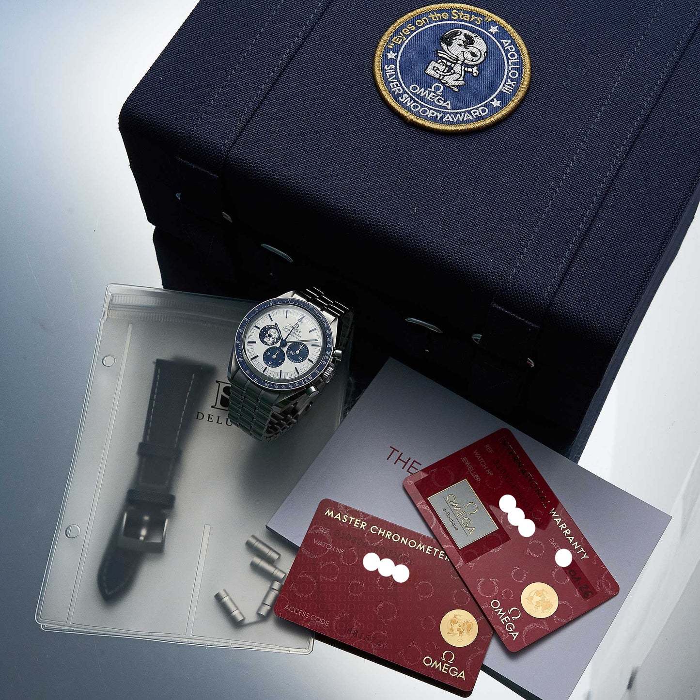 Omega Speedmaster Professional Moonwatch 'Silver Snoopy Award' Ref. 310.32.42.50.02.001 - "NEW / UNWORN" - German first owner - Fullset