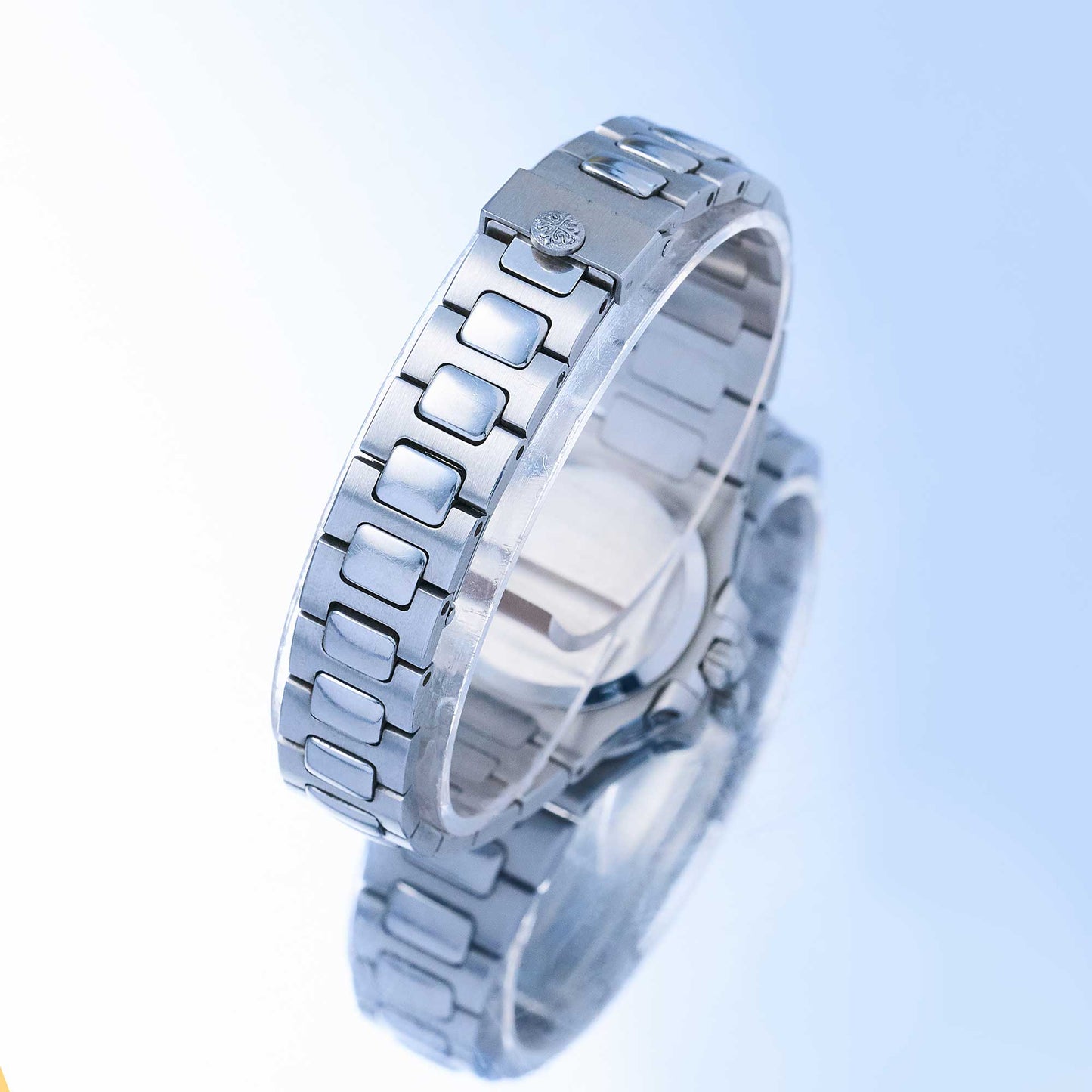 Patek Philippe Nautilus Ref. 4700/1 - "Very good" condition - Extract from the archives