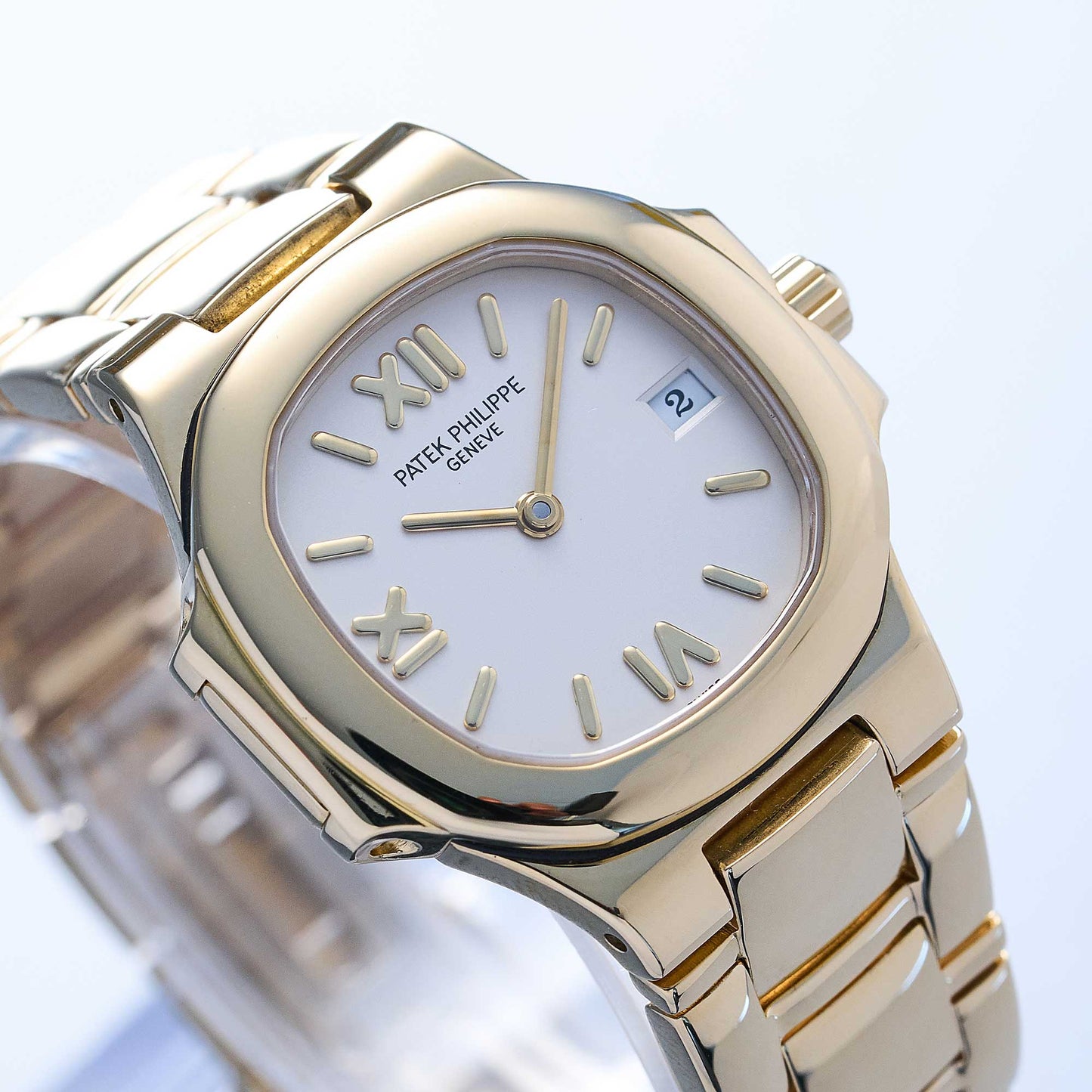 Patek Philippe Nautilus Ref. 4700/51J-013 - "Very good" condition - Rare ceramqiue dial - Papers