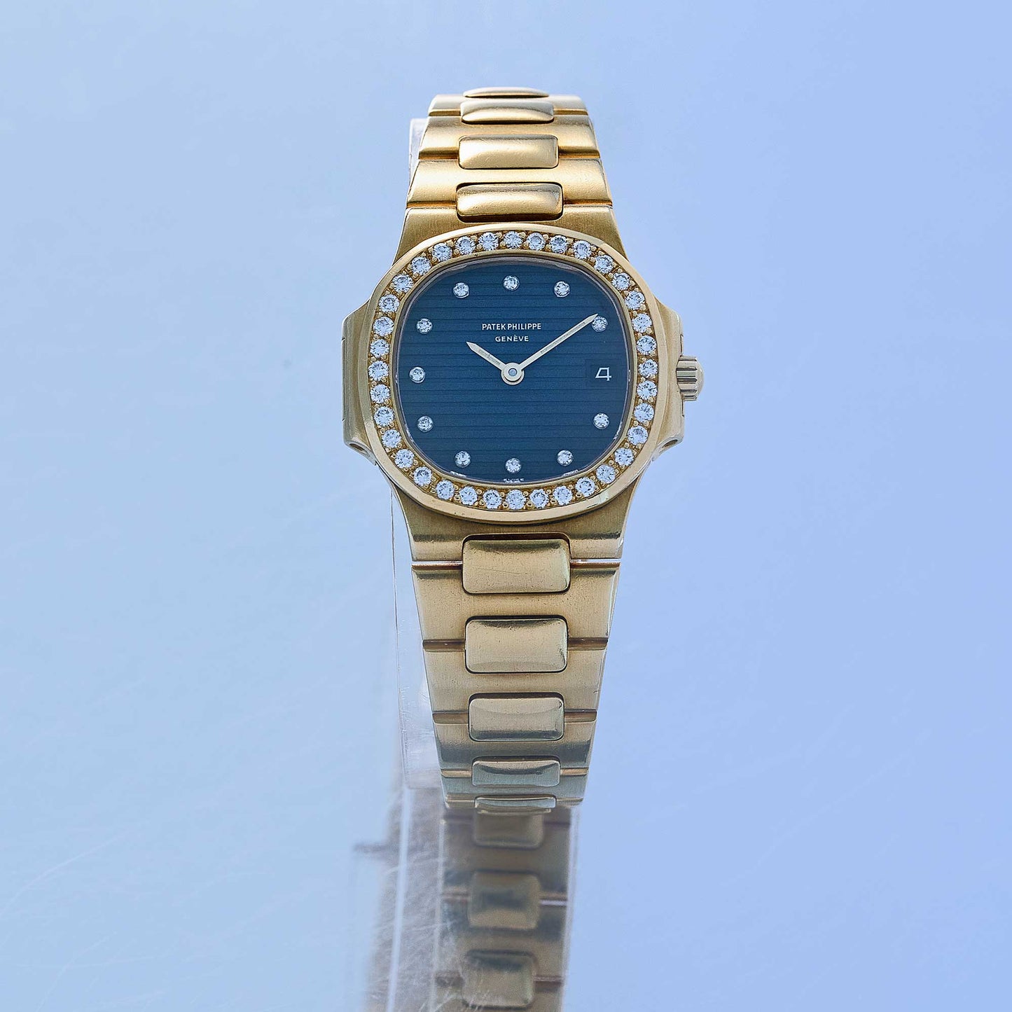Patek Philippe Nautilus Ref. 4700/3 - "Very good" condition - Beautiful dial and case
