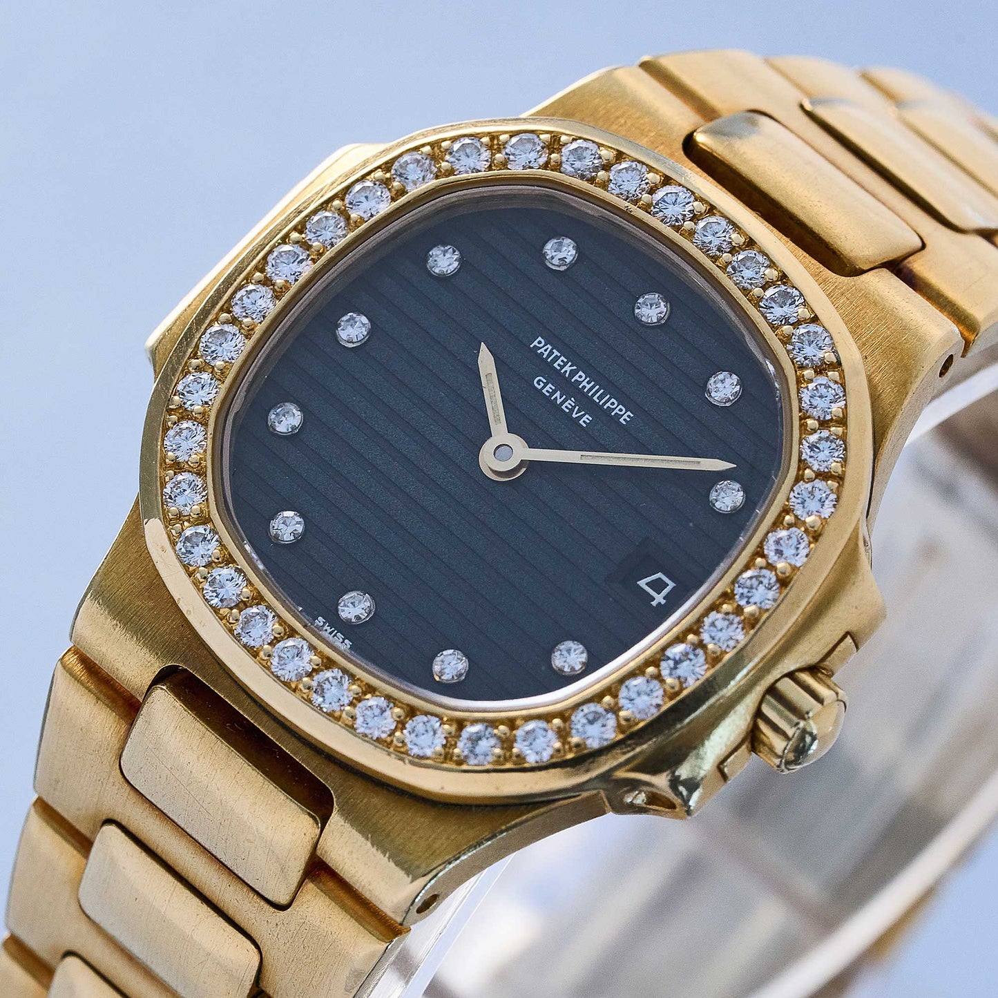 Patek Philippe Nautilus Ref. 4700/3 - "Very good" condition - Beautiful dial and case