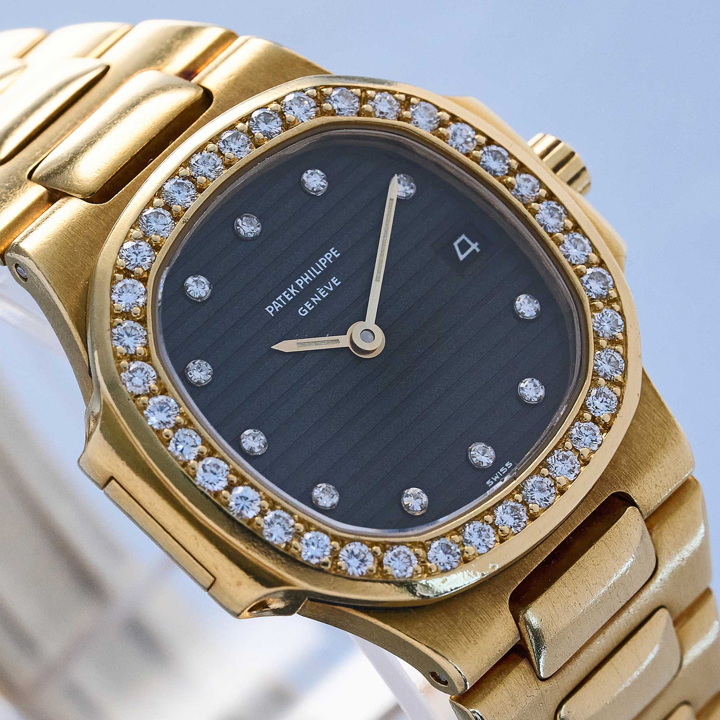 Patek Philippe Nautilus Ref. 4700/3 - "Very good" condition - Beautiful dial and case