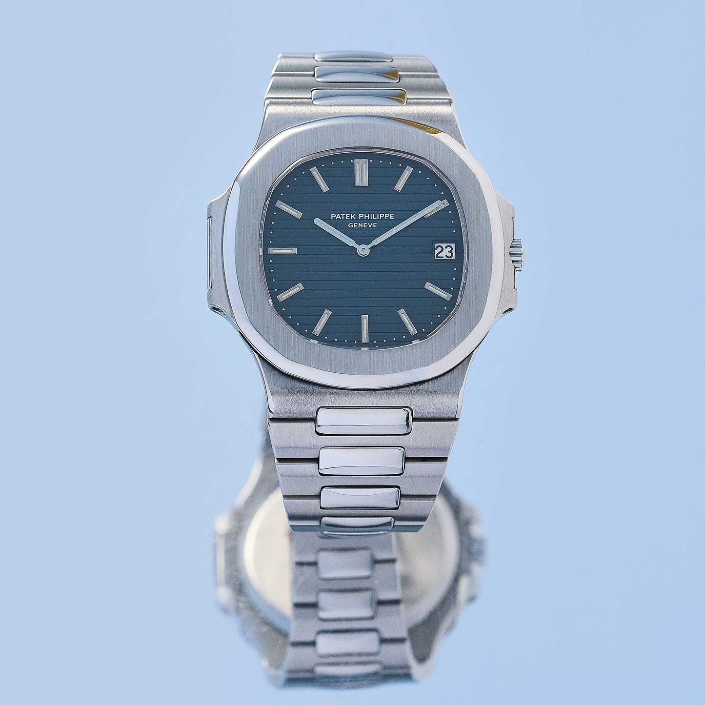 Patek Philippe Nautilus Ref. 3700 - "Very good" condition - Extract from the archives