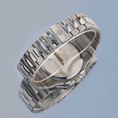 Patek Philippe Nautilus Ref. 3700 - "Very good" condition - Extract from the archives