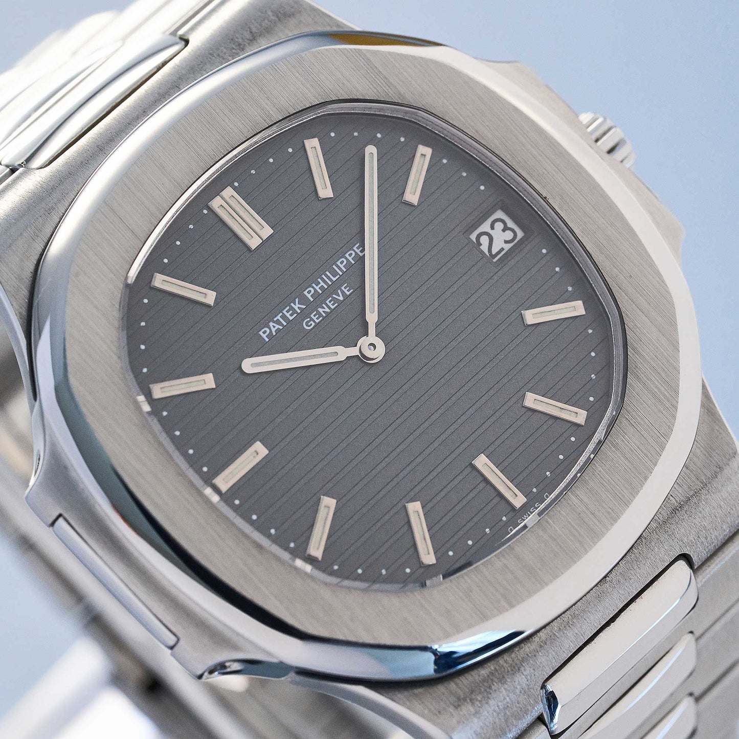 Patek Philippe Nautilus Ref. 3700 - "Very good" condition - Extract from the archives
