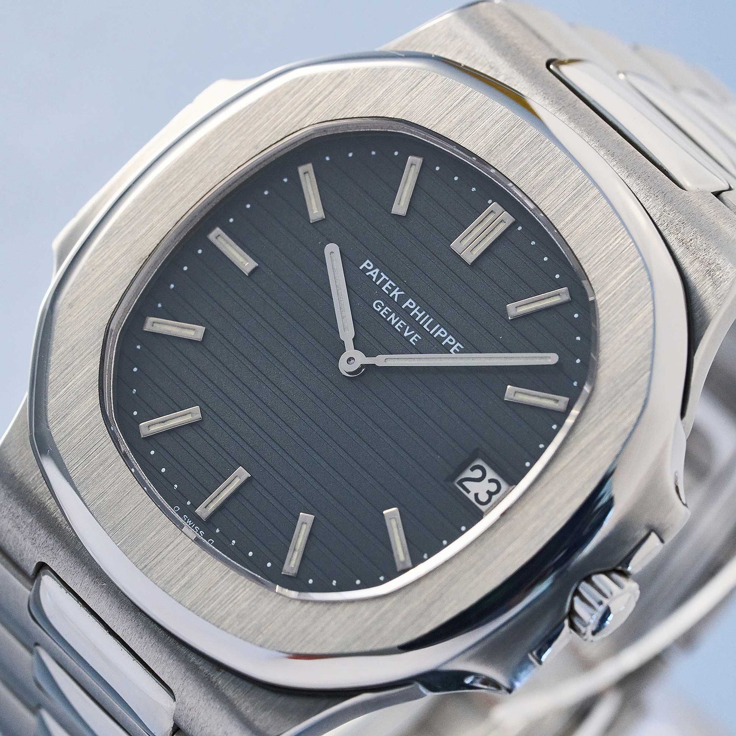 Patek Philippe Nautilus Ref. 3700 - "Very good" condition - Extract from the archives
