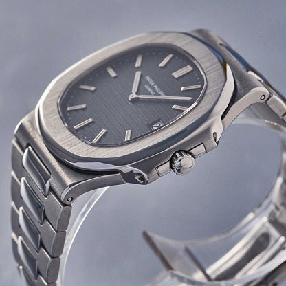Patek Philippe Nautilus Ref. 3700 - "Very good" condition - Extract from the archives