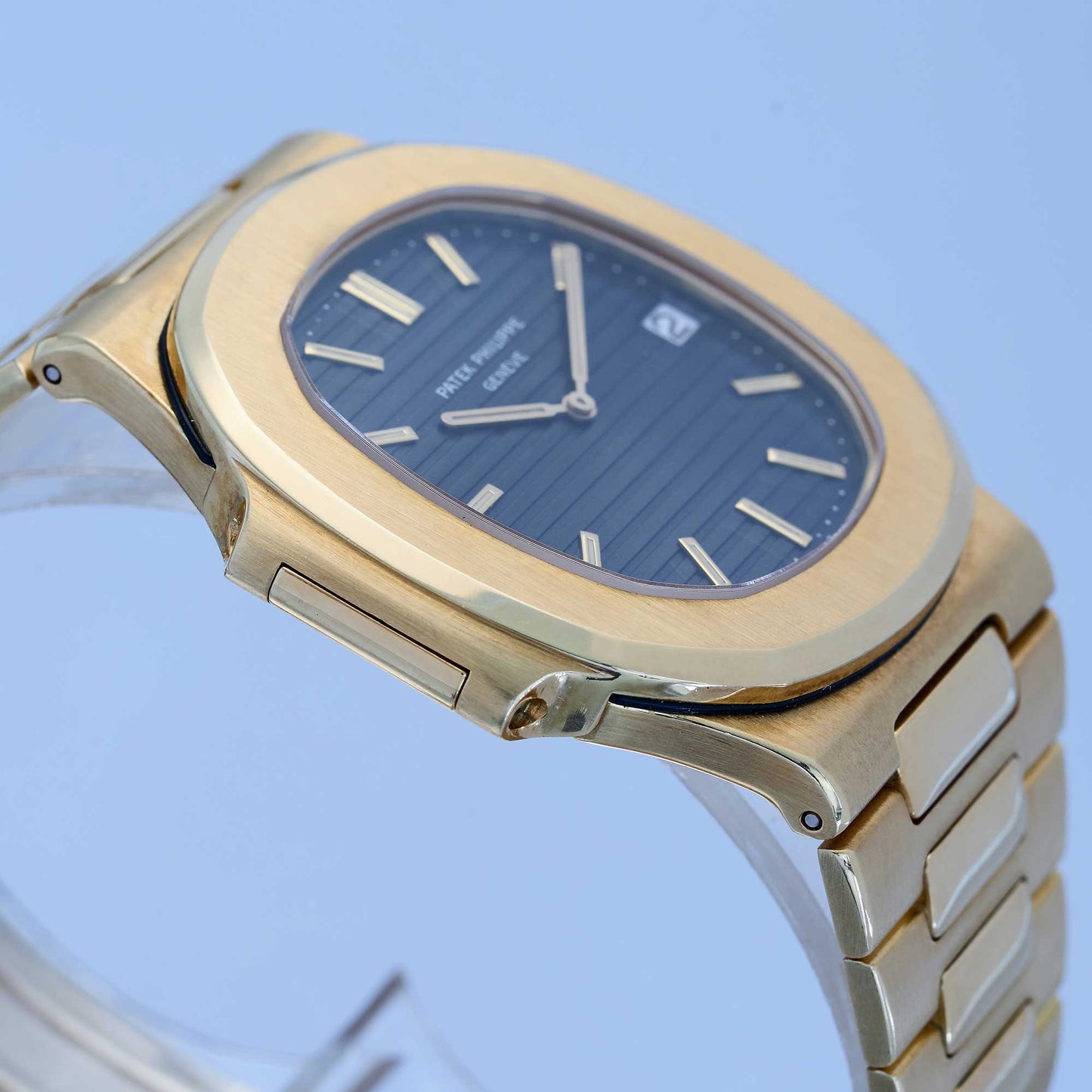 Patek Philippe Nautilus Ref. 3700/11J - "Very good" condition - Fullset
