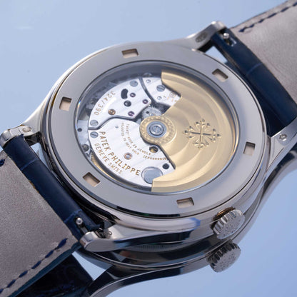 Patek Philippe Calatrava Ref. 5296G-001 - "Very good" condition - Papers