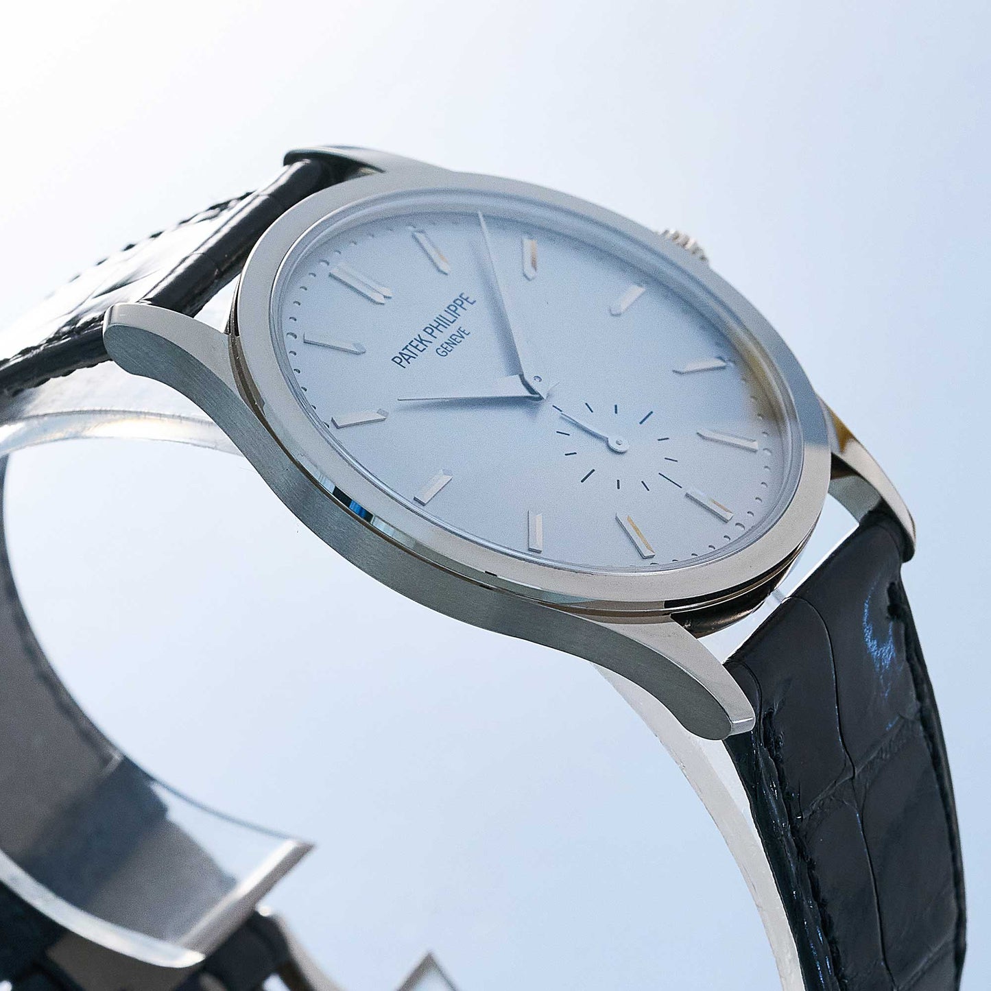 Patek Philippe Calatrava Ref. 5196G-001 - "NEW / UNWORN" - First owner fullset