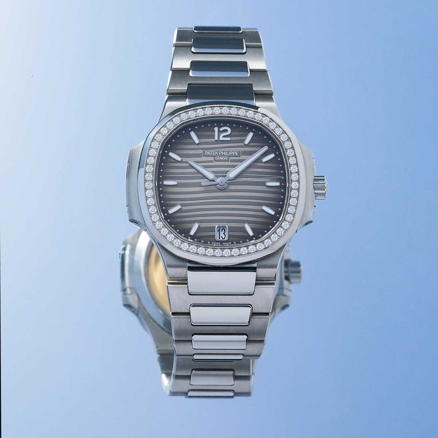 Patek Philippe Nautilus Ref. 7118/1200A-011 - "Very good" condition - German first owner - Fullset
