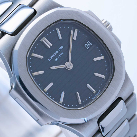 Patek Philippe Nautilus Ref. 4700/1 - "Very good" condition - Extract from the archives ordered