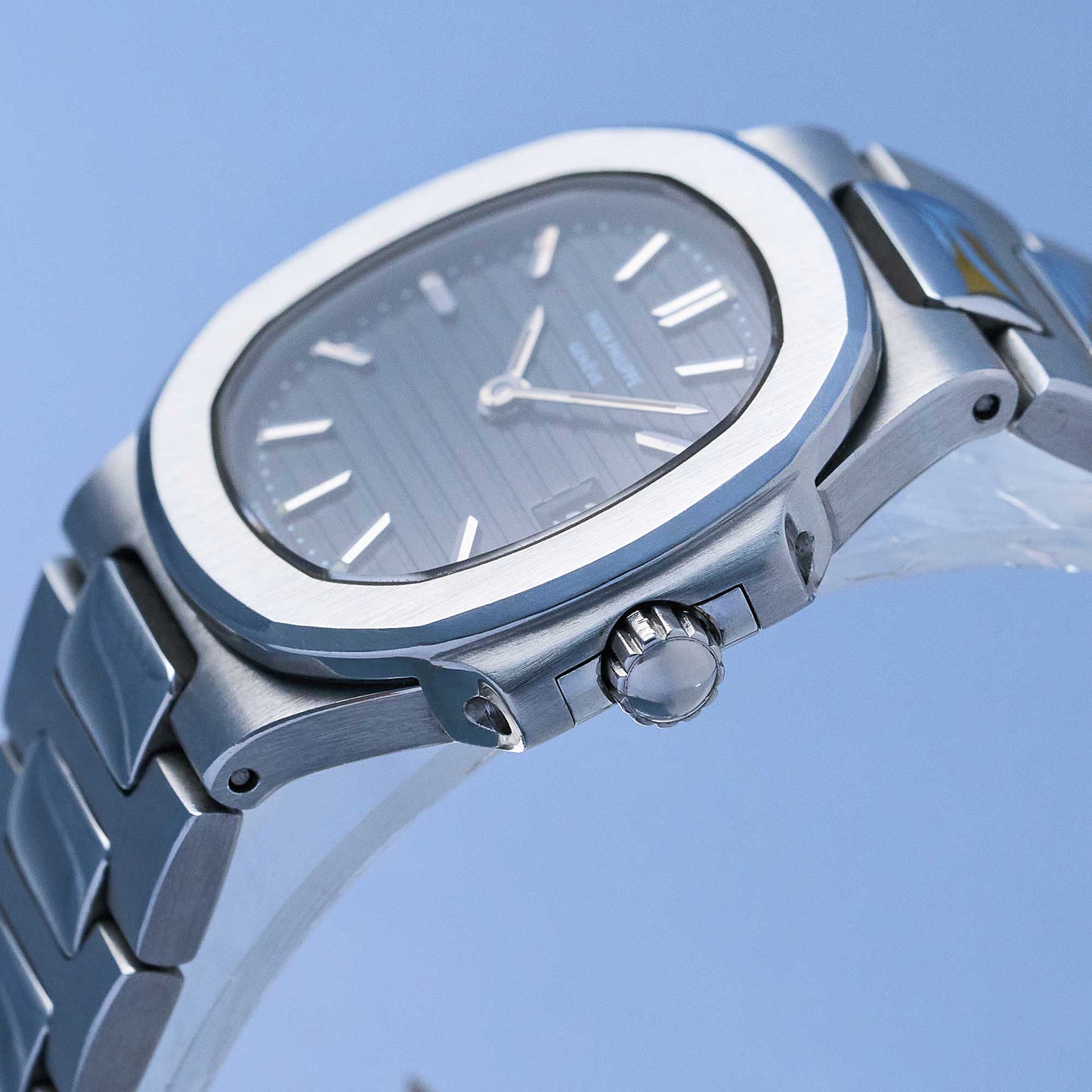Patek Philippe Nautilus Ref. 4700/1 - "Very good" condition - Extract from the archives