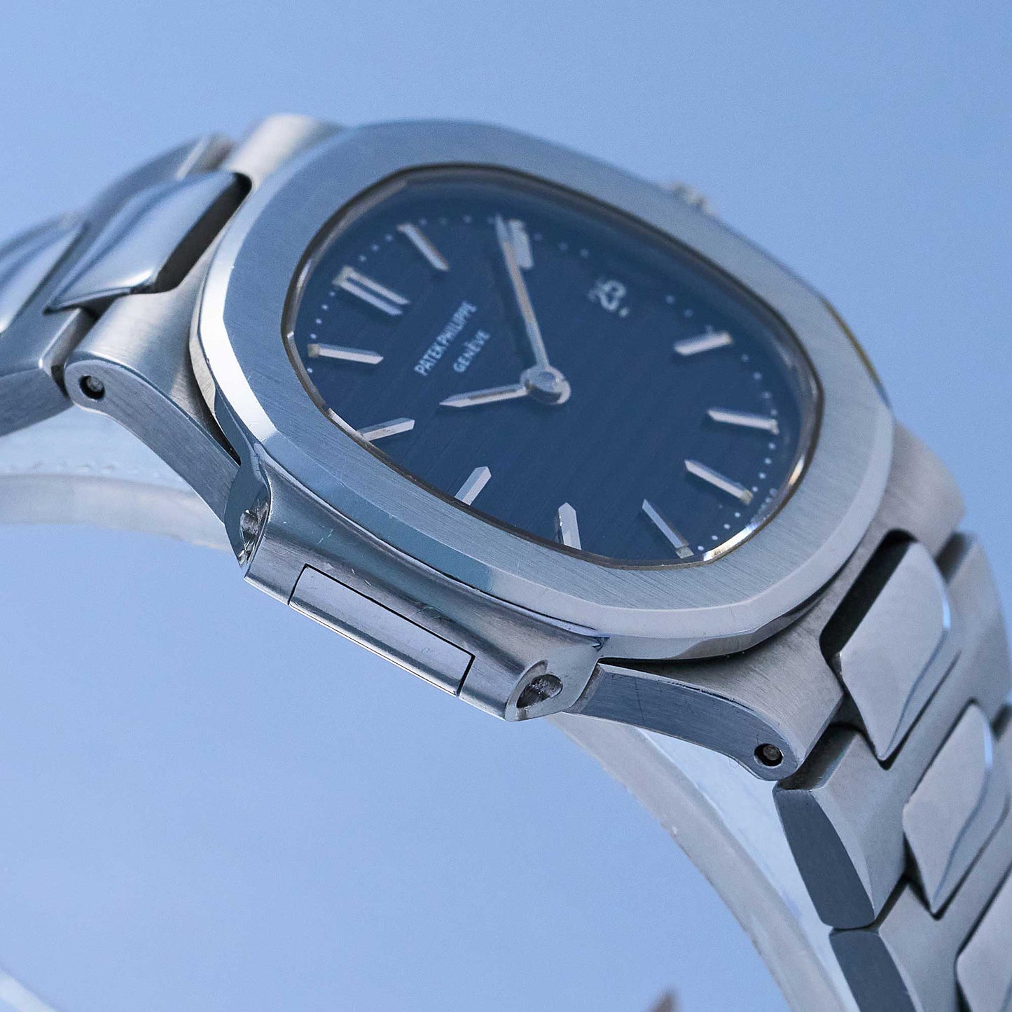 Patek Philippe Nautilus Ref. 4700/1 - "Very good" condition - Extract from the archives