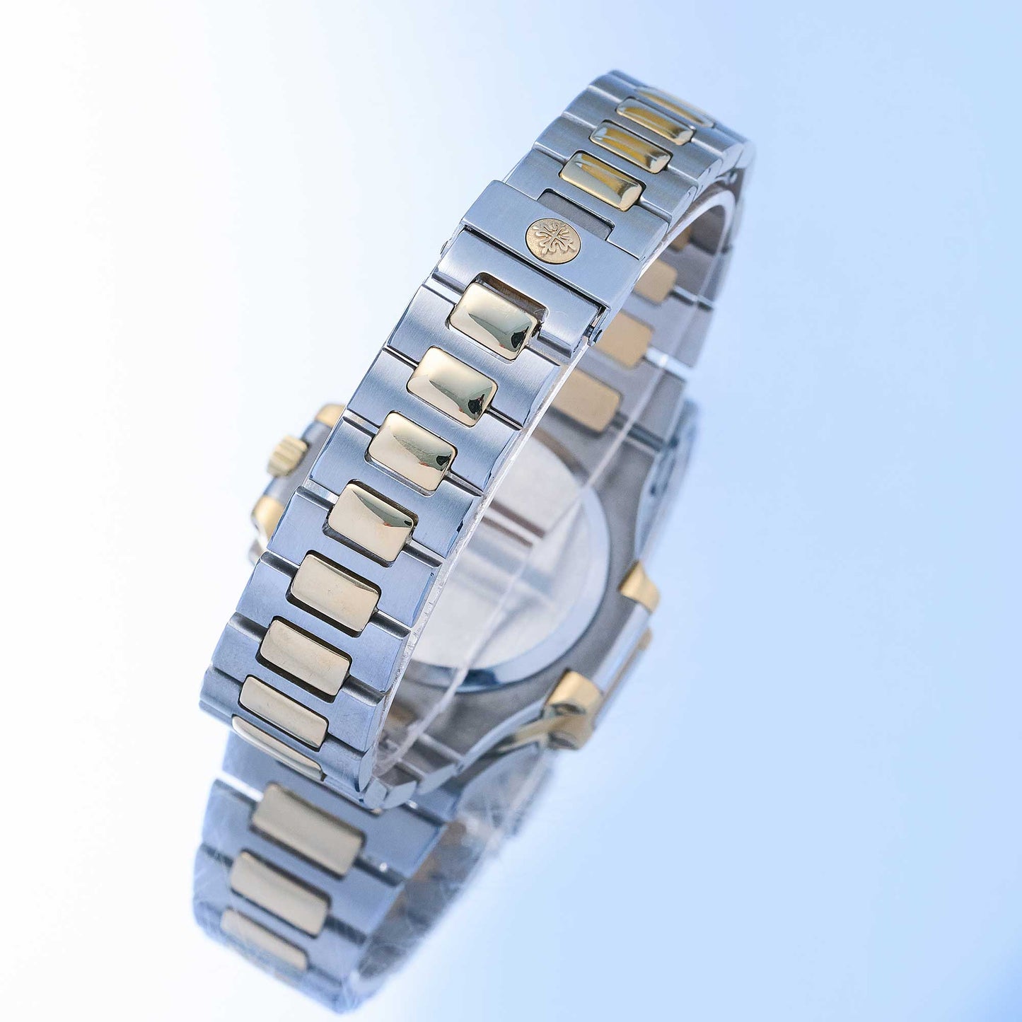 Patek Philippe Nautilus Ref. 3800/1 - "Very good" condition - Extract from the archives