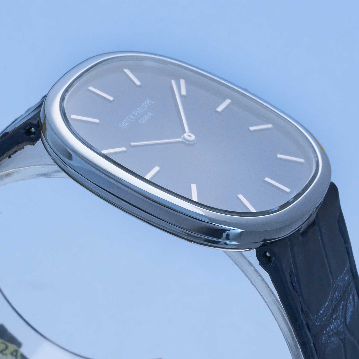 Patek Philippe Ellipse d'Or Ref. 5738P-001 - "NEW / UNWORN" - German fullset from 2026