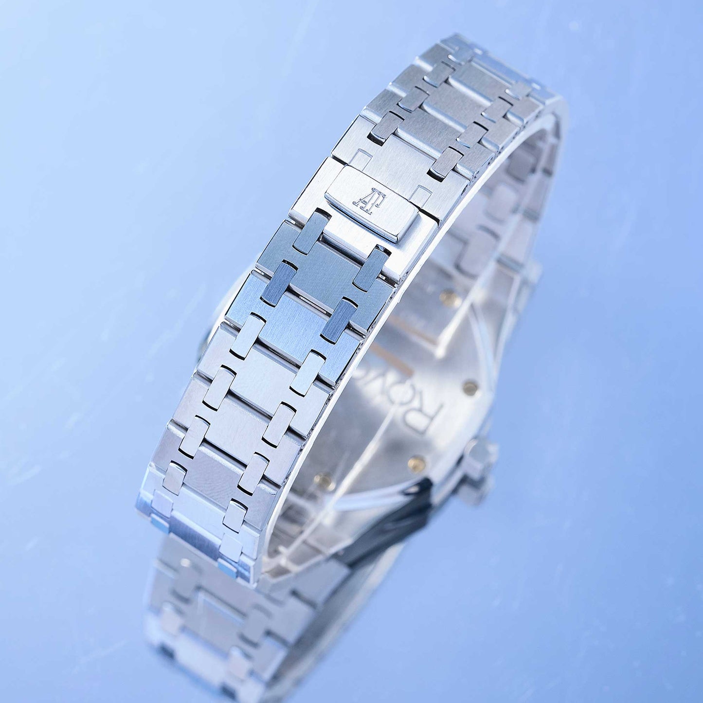 Audemars Piguet Royal Oak Day-Date Ref. 25572ST - "Very good" condition - Extract from the archives