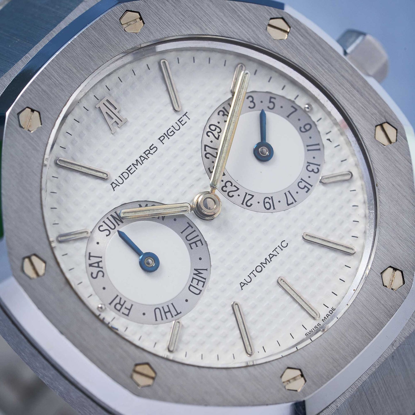 Audemars Piguet Royal Oak Day-Date Ref. 25572ST - "Very good" condition - Extract from the archives