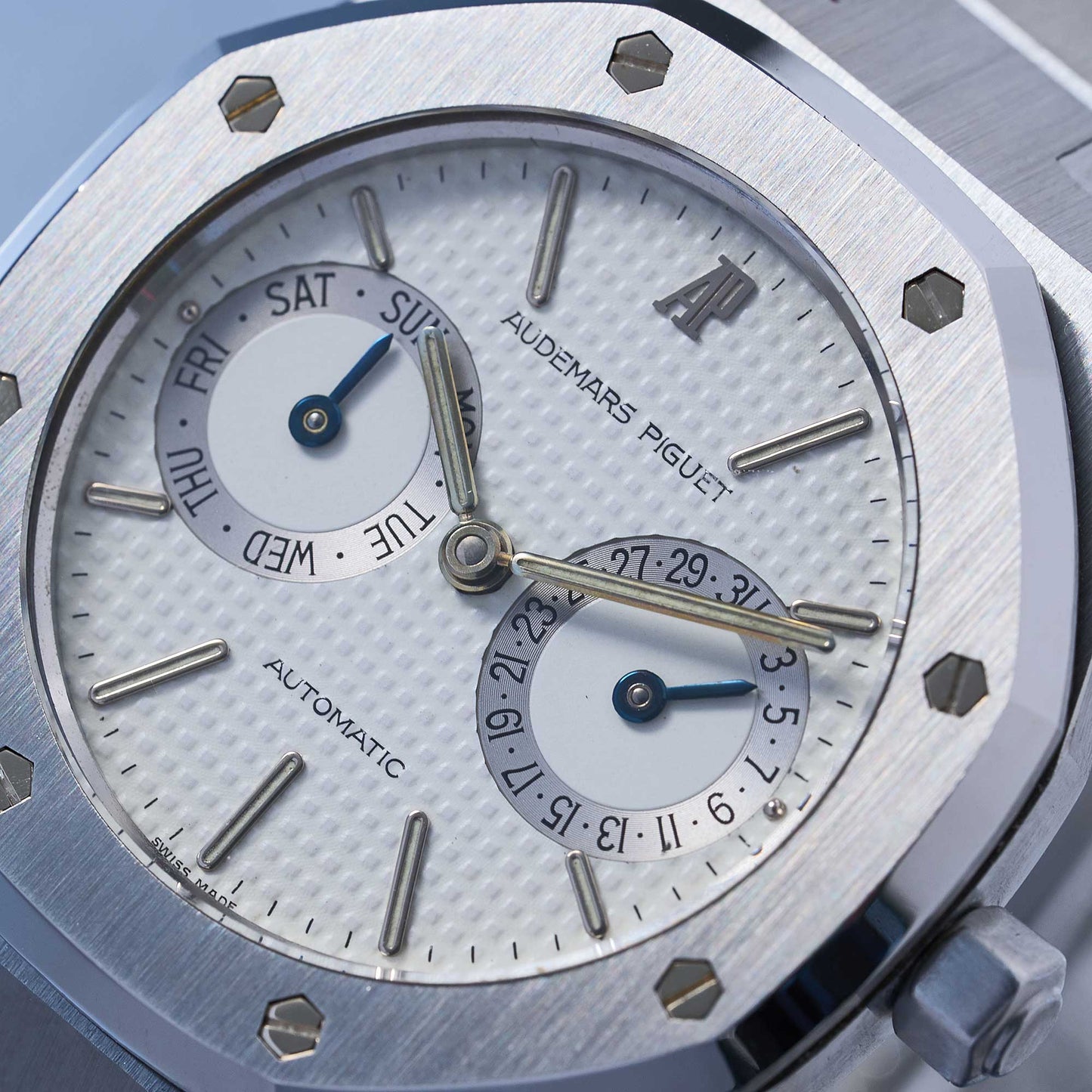 Audemars Piguet Royal Oak Day-Date Ref. 25572ST - "Very good" condition - Extract from the archives