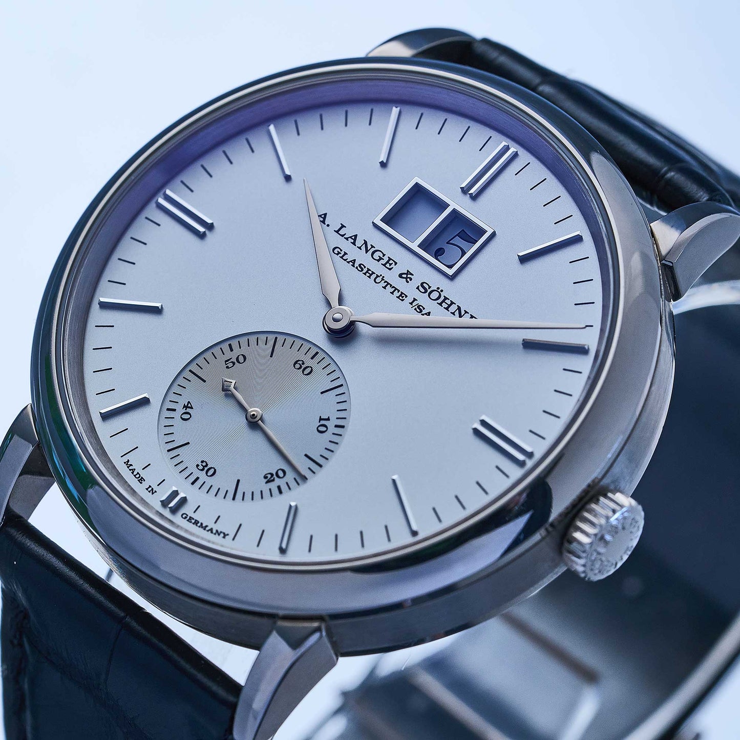 A. Lange & Söhne Saxonia Outsize Date Ref. 381.026 - "Very good" condition - Fullset