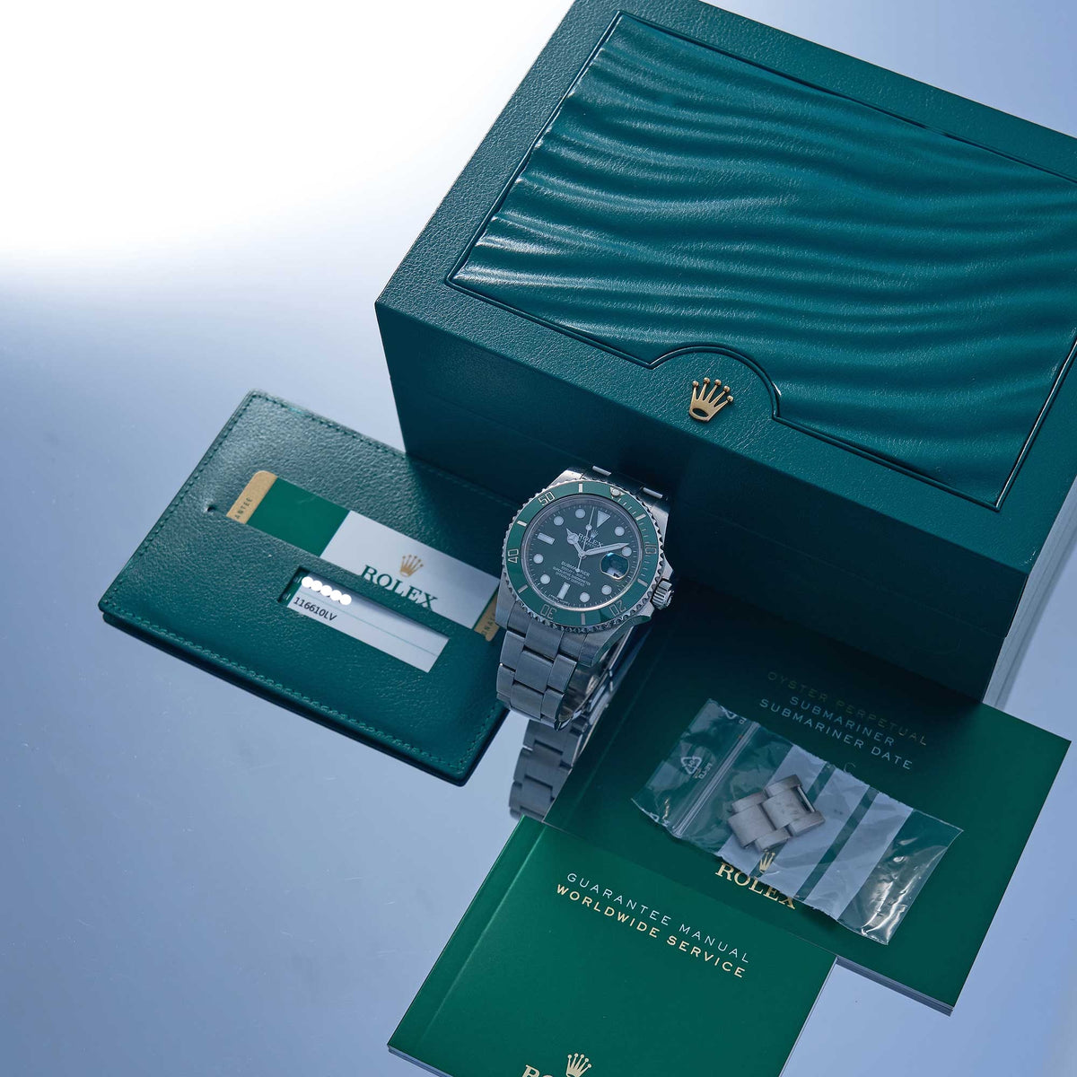 Rolex Submariner Date Hulk Ref. 116610LV - "Very good" condition - Fullset